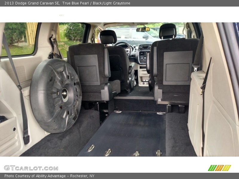 True Blue Pearl / Black/Light Graystone 2013 Dodge Grand Caravan SE