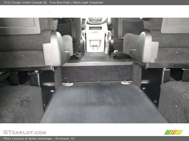 True Blue Pearl / Black/Light Graystone 2013 Dodge Grand Caravan SE