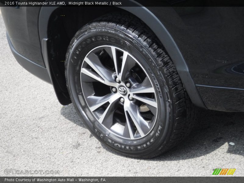Midnight Black Metallic / Black 2016 Toyota Highlander XLE AWD