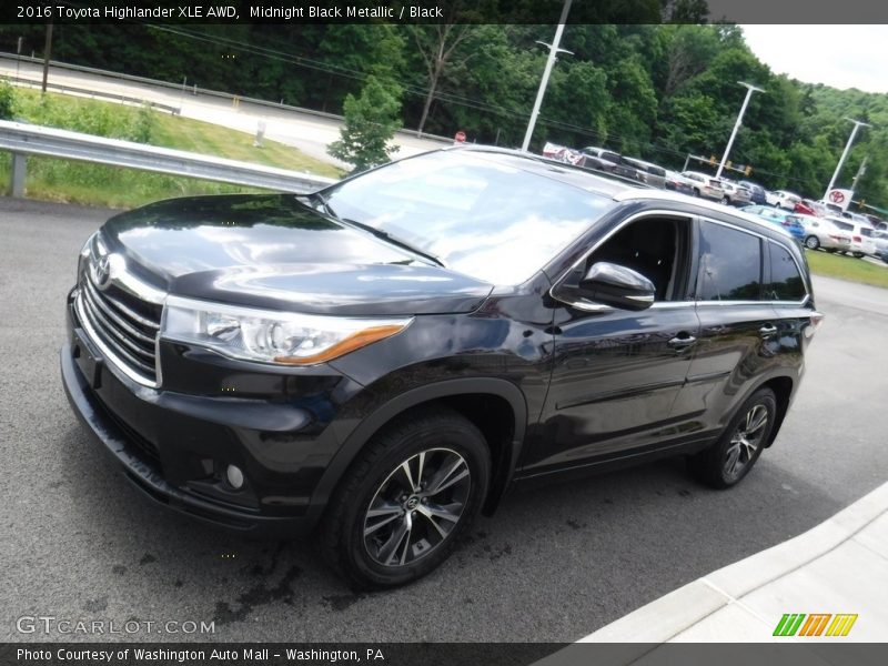 Midnight Black Metallic / Black 2016 Toyota Highlander XLE AWD