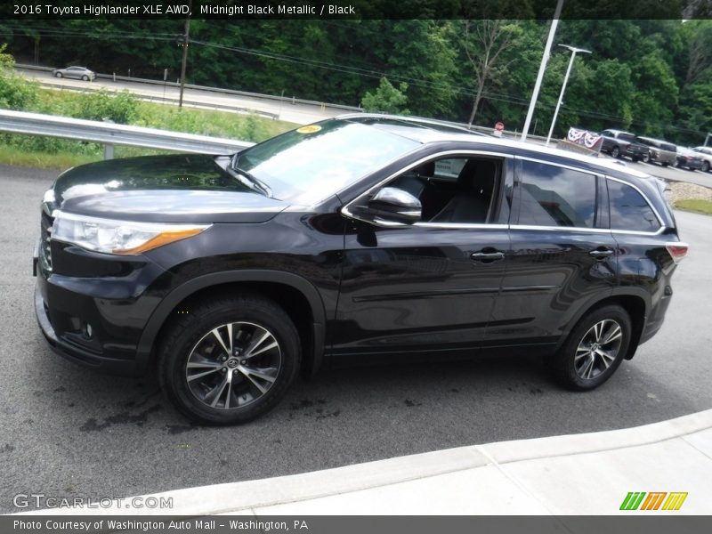 Midnight Black Metallic / Black 2016 Toyota Highlander XLE AWD