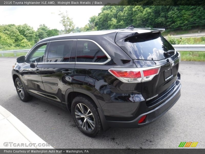 Midnight Black Metallic / Black 2016 Toyota Highlander XLE AWD