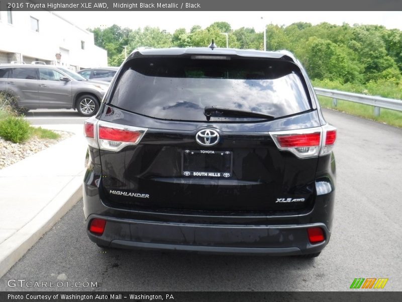 Midnight Black Metallic / Black 2016 Toyota Highlander XLE AWD
