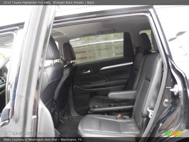 Midnight Black Metallic / Black 2016 Toyota Highlander XLE AWD