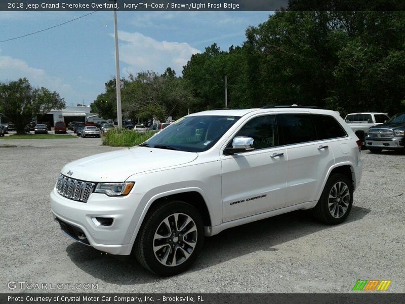 Ivory Tri-Coat / Brown/Light Frost Beige 2018 Jeep Grand Cherokee Overland