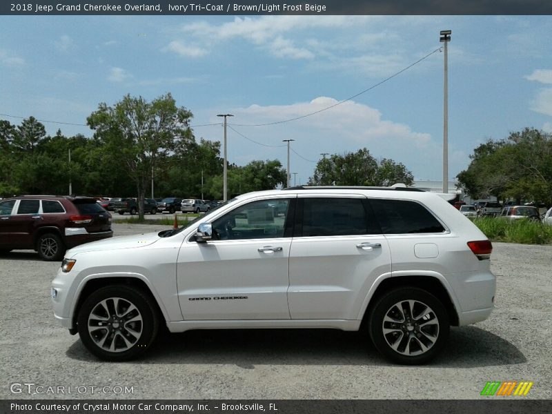 Ivory Tri-Coat / Brown/Light Frost Beige 2018 Jeep Grand Cherokee Overland