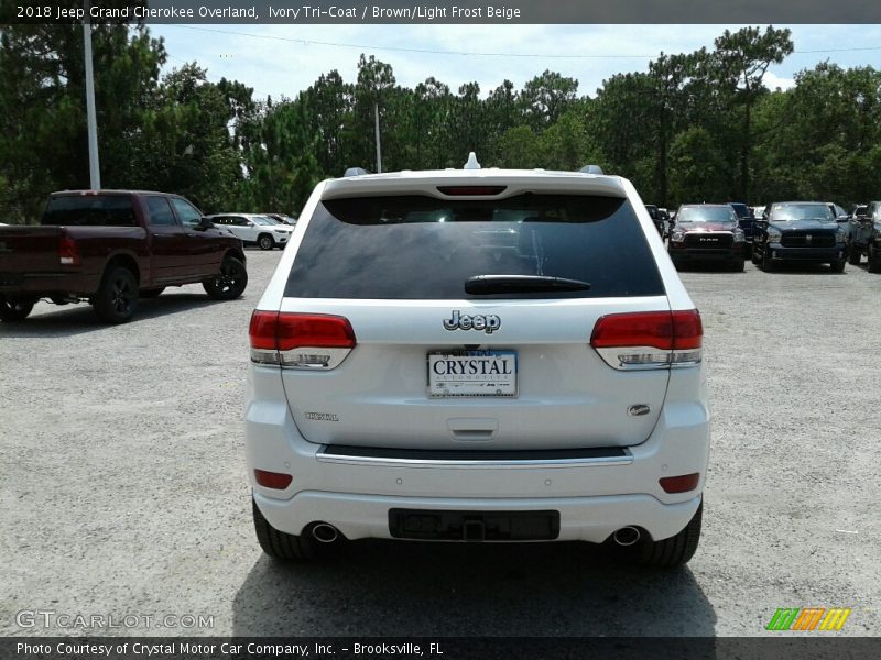Ivory Tri-Coat / Brown/Light Frost Beige 2018 Jeep Grand Cherokee Overland