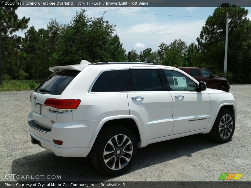 Ivory Tri-Coat / Brown/Light Frost Beige 2018 Jeep Grand Cherokee Overland