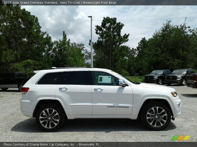 Ivory Tri-Coat / Brown/Light Frost Beige 2018 Jeep Grand Cherokee Overland
