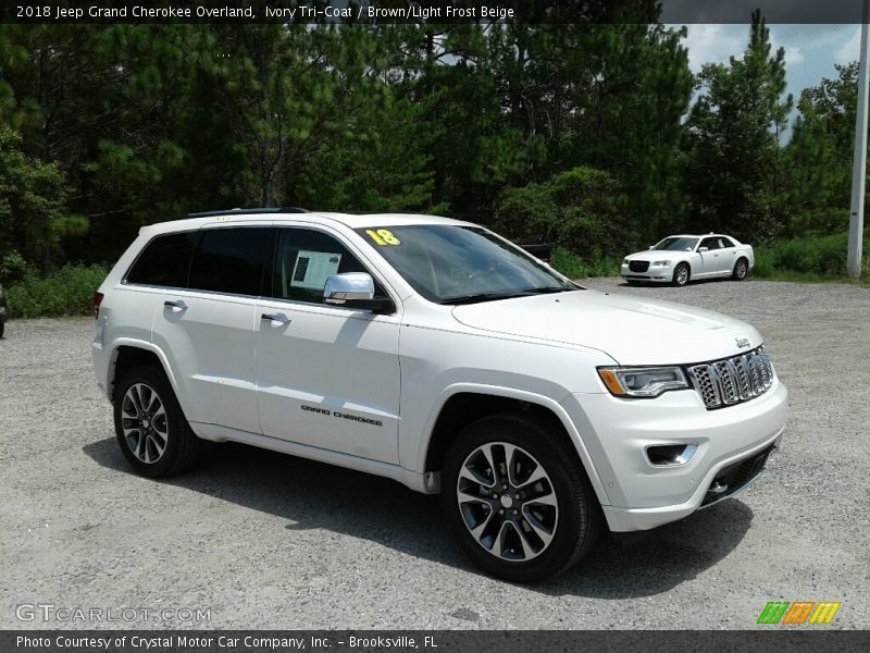 Ivory Tri-Coat / Brown/Light Frost Beige 2018 Jeep Grand Cherokee Overland