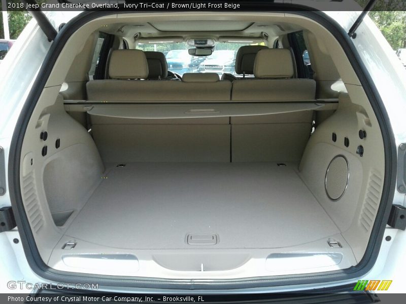 Ivory Tri-Coat / Brown/Light Frost Beige 2018 Jeep Grand Cherokee Overland