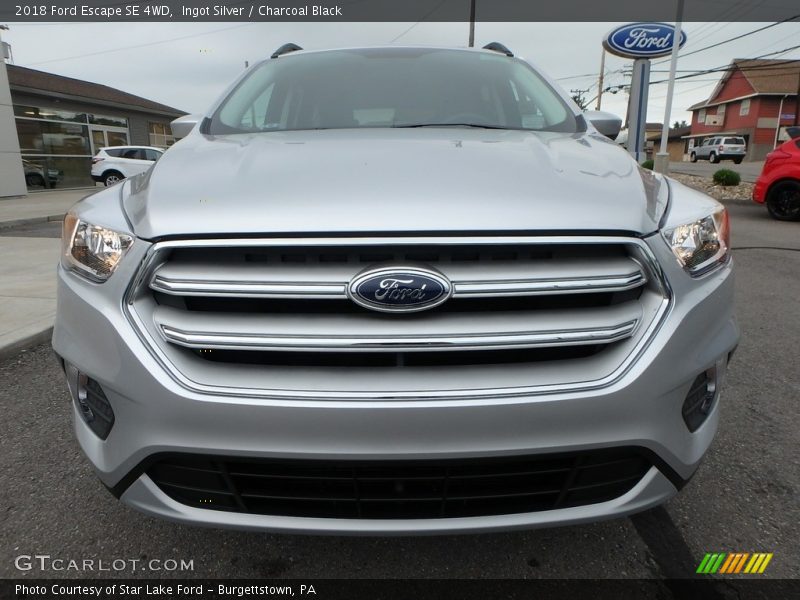 Ingot Silver / Charcoal Black 2018 Ford Escape SE 4WD
