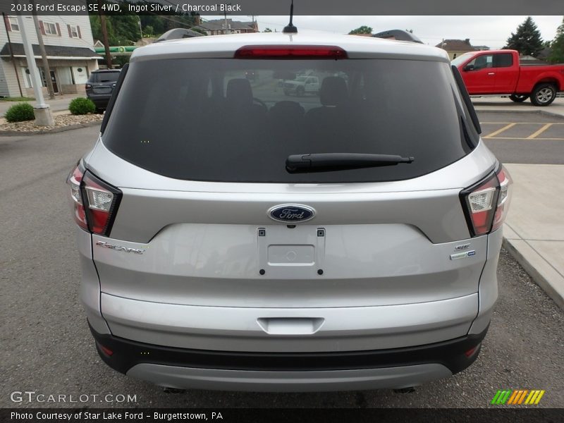 Ingot Silver / Charcoal Black 2018 Ford Escape SE 4WD