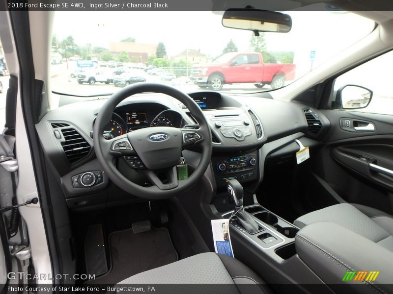 Ingot Silver / Charcoal Black 2018 Ford Escape SE 4WD