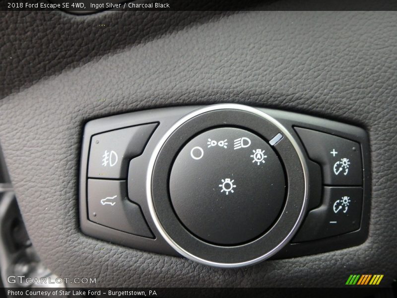 Ingot Silver / Charcoal Black 2018 Ford Escape SE 4WD