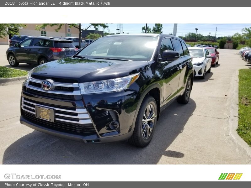 Midnight Black Metallic / Ash 2018 Toyota Highlander LE