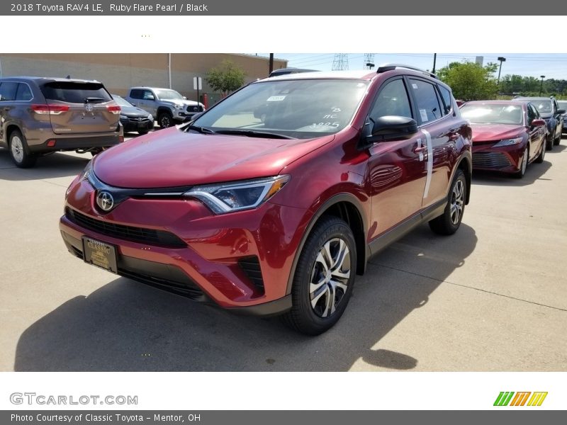 Ruby Flare Pearl / Black 2018 Toyota RAV4 LE