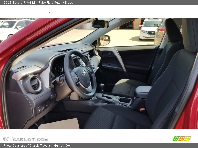 Ruby Flare Pearl / Black 2018 Toyota RAV4 LE