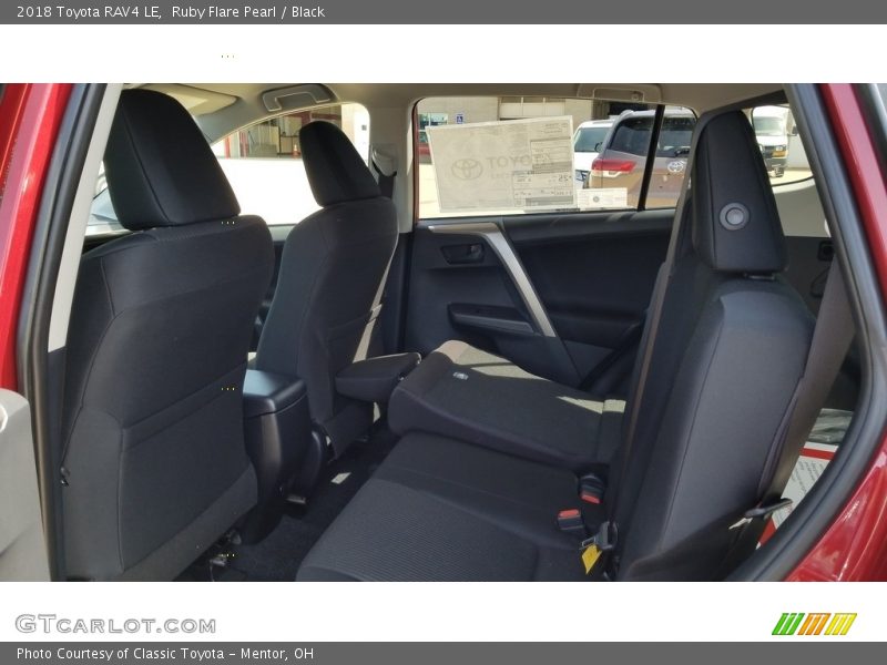 Ruby Flare Pearl / Black 2018 Toyota RAV4 LE