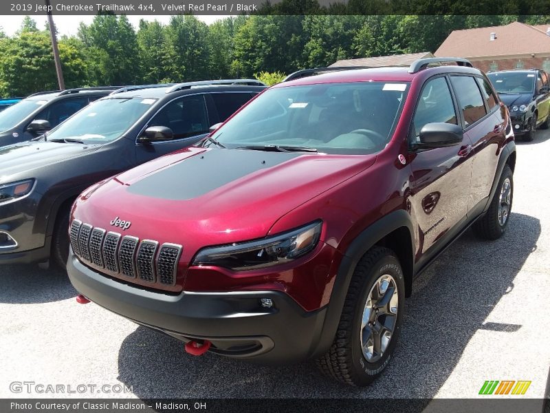 Velvet Red Pearl / Black 2019 Jeep Cherokee Trailhawk 4x4