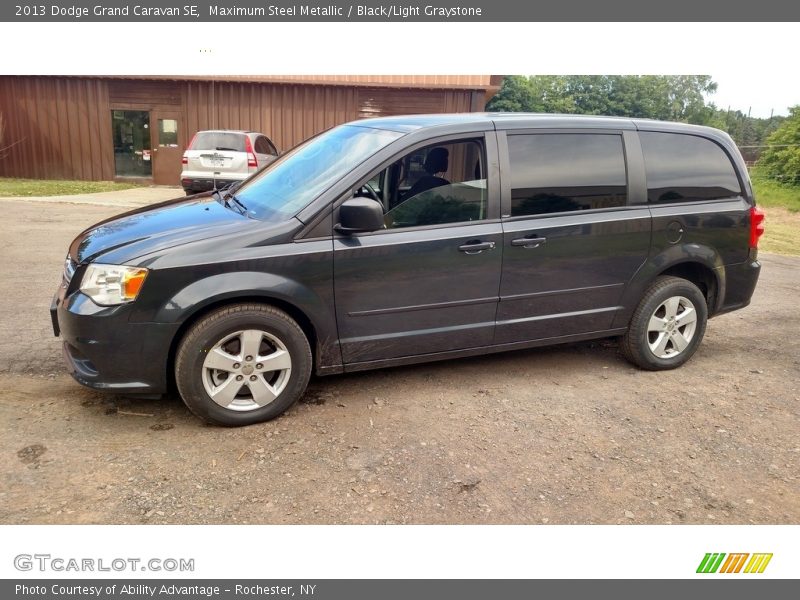 Maximum Steel Metallic / Black/Light Graystone 2013 Dodge Grand Caravan SE