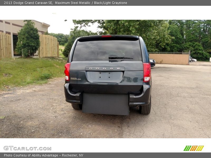 Maximum Steel Metallic / Black/Light Graystone 2013 Dodge Grand Caravan SE