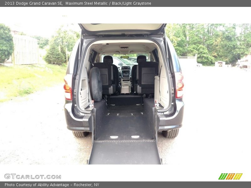Maximum Steel Metallic / Black/Light Graystone 2013 Dodge Grand Caravan SE