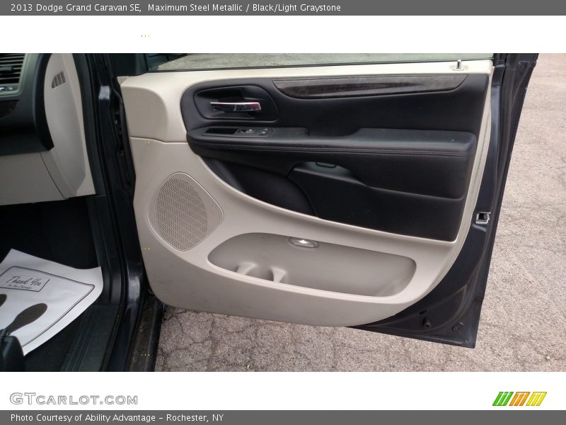 Maximum Steel Metallic / Black/Light Graystone 2013 Dodge Grand Caravan SE