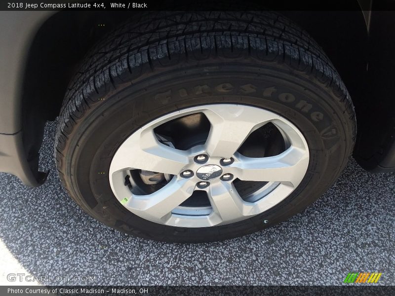 White / Black 2018 Jeep Compass Latitude 4x4