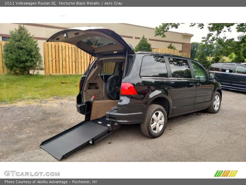 Nocturne Black Metallic / Aero Gray 2011 Volkswagen Routan SE