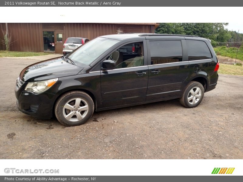 Nocturne Black Metallic / Aero Gray 2011 Volkswagen Routan SE
