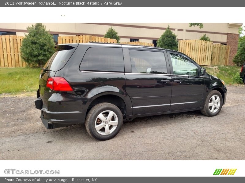 Nocturne Black Metallic / Aero Gray 2011 Volkswagen Routan SE