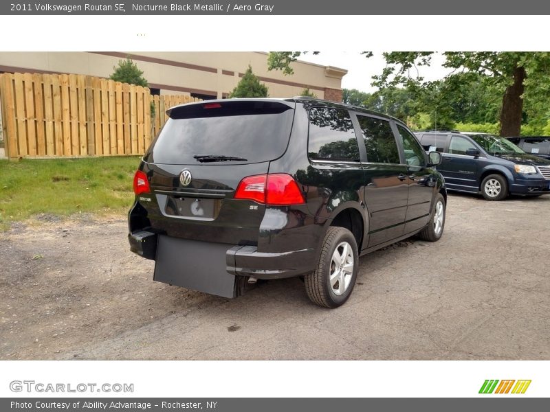 Nocturne Black Metallic / Aero Gray 2011 Volkswagen Routan SE
