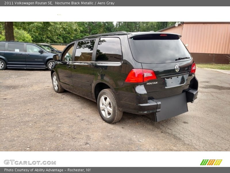 Nocturne Black Metallic / Aero Gray 2011 Volkswagen Routan SE