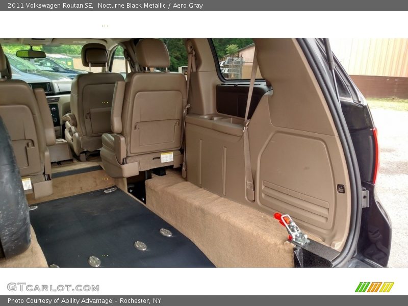 Nocturne Black Metallic / Aero Gray 2011 Volkswagen Routan SE