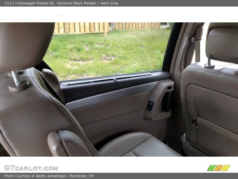 Nocturne Black Metallic / Aero Gray 2011 Volkswagen Routan SE
