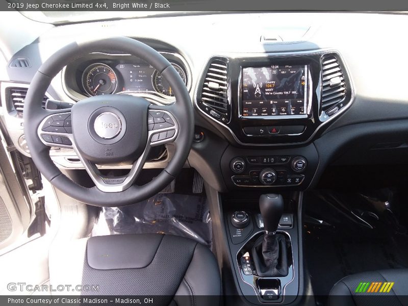 Bright White / Black 2019 Jeep Cherokee Limited 4x4