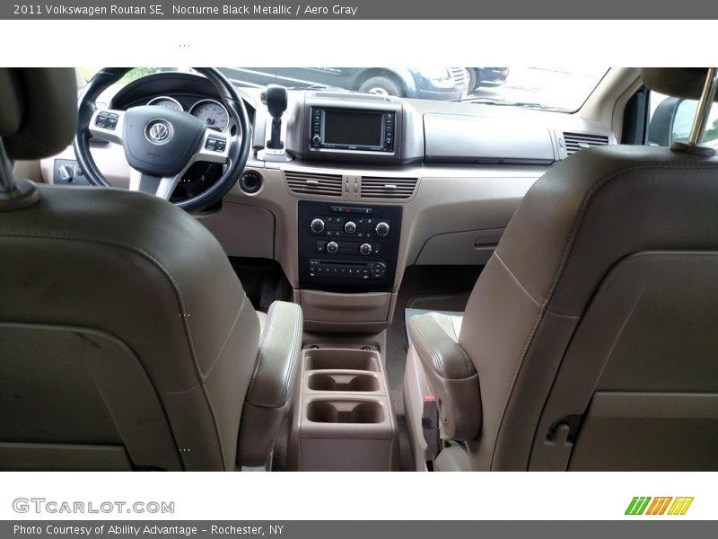 Nocturne Black Metallic / Aero Gray 2011 Volkswagen Routan SE