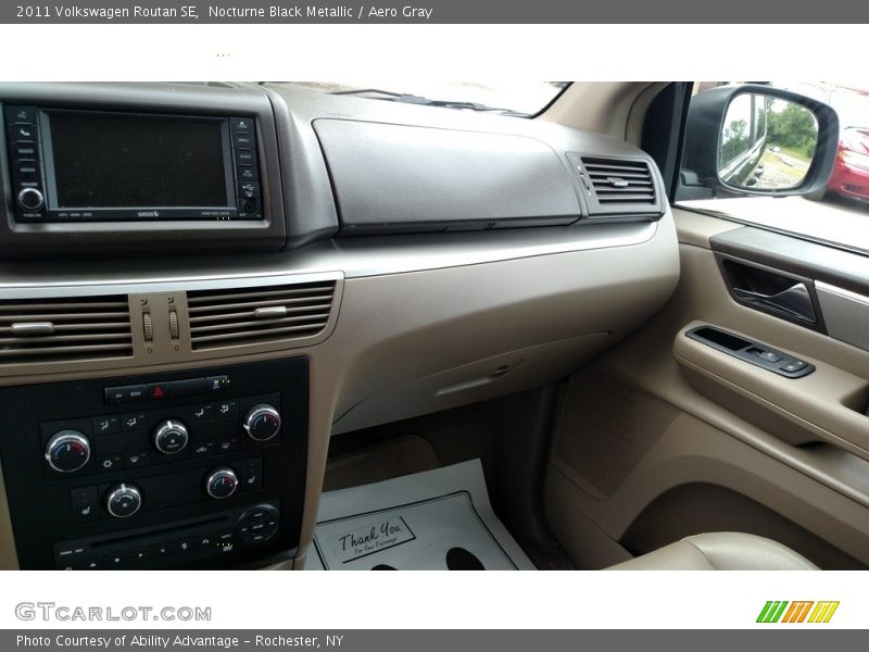 Nocturne Black Metallic / Aero Gray 2011 Volkswagen Routan SE