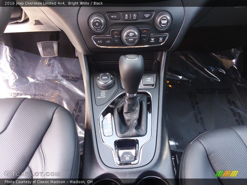 Bright White / Black 2019 Jeep Cherokee Limited 4x4