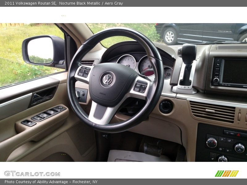 Nocturne Black Metallic / Aero Gray 2011 Volkswagen Routan SE