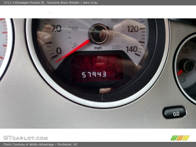 Nocturne Black Metallic / Aero Gray 2011 Volkswagen Routan SE