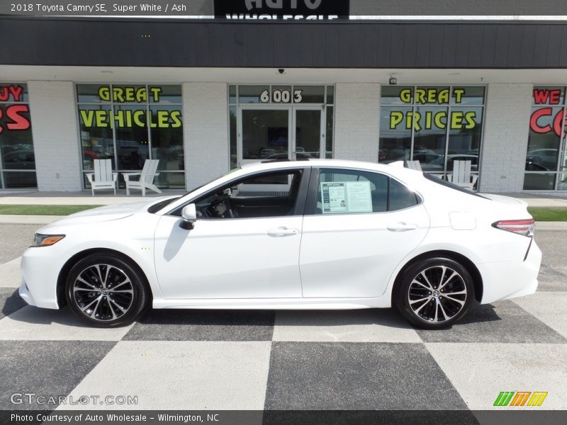 Super White / Ash 2018 Toyota Camry SE