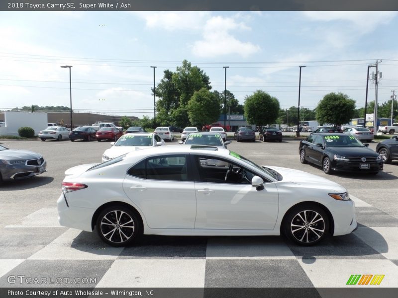 Super White / Ash 2018 Toyota Camry SE