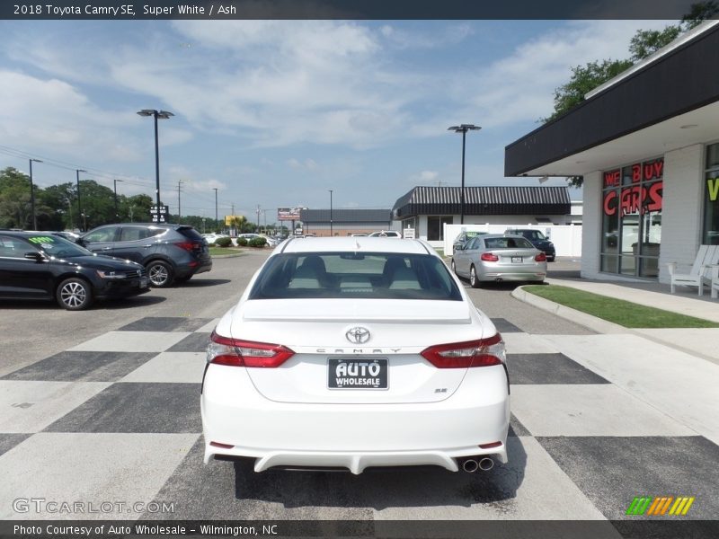 Super White / Ash 2018 Toyota Camry SE