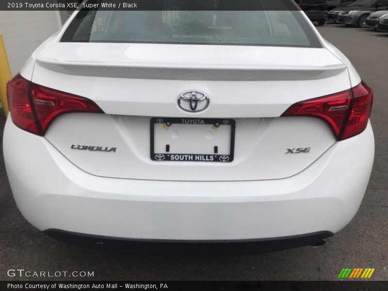 Super White / Black 2019 Toyota Corolla XSE