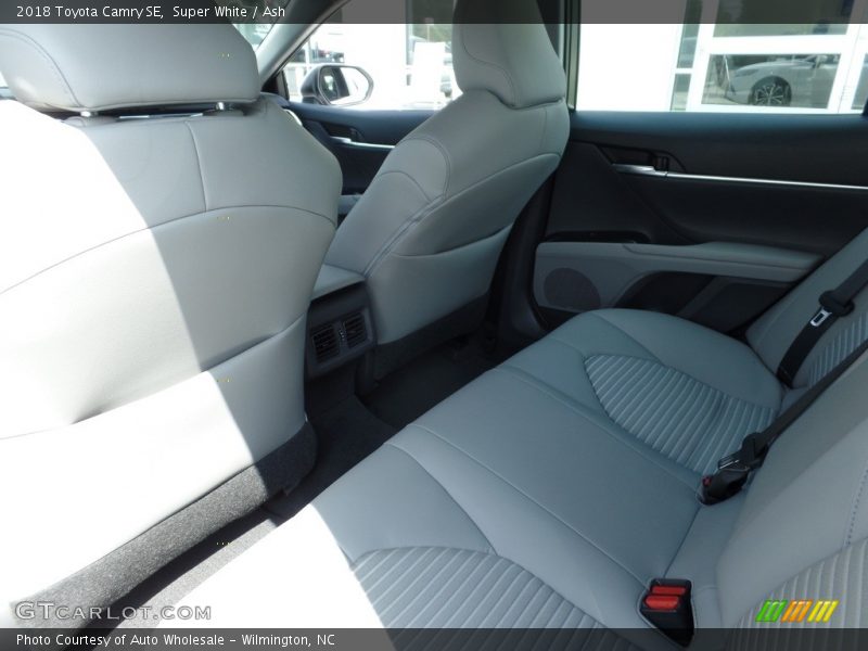 Super White / Ash 2018 Toyota Camry SE