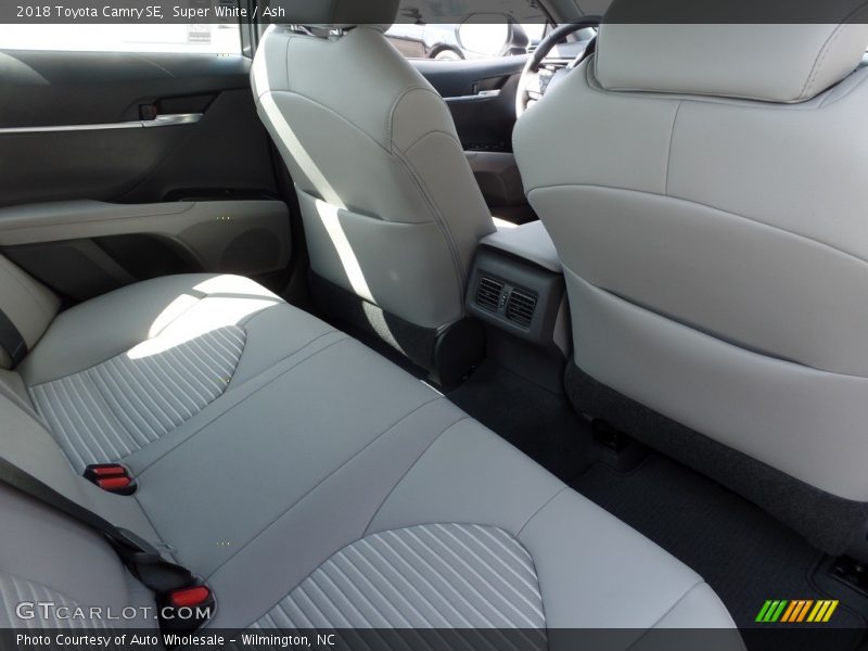 Super White / Ash 2018 Toyota Camry SE
