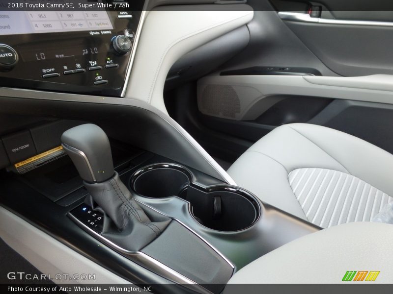 Super White / Ash 2018 Toyota Camry SE