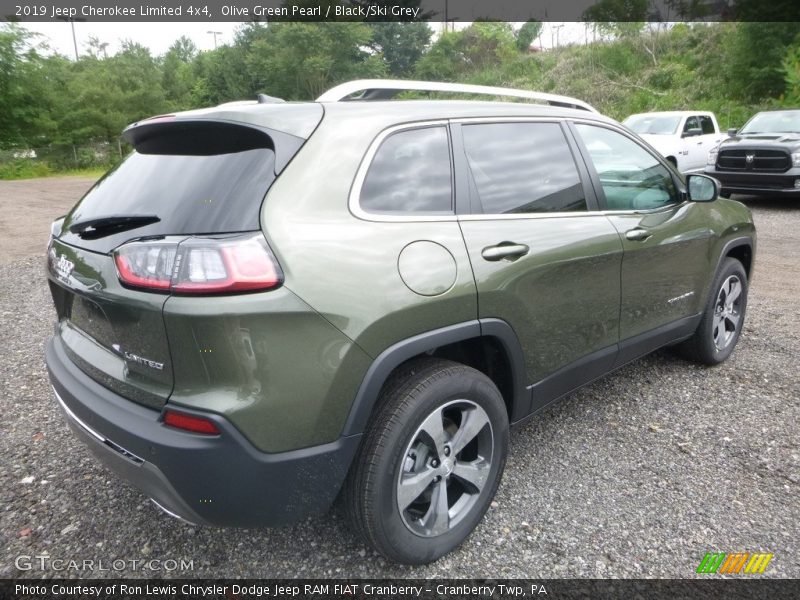 Olive Green Pearl / Black/Ski Grey 2019 Jeep Cherokee Limited 4x4